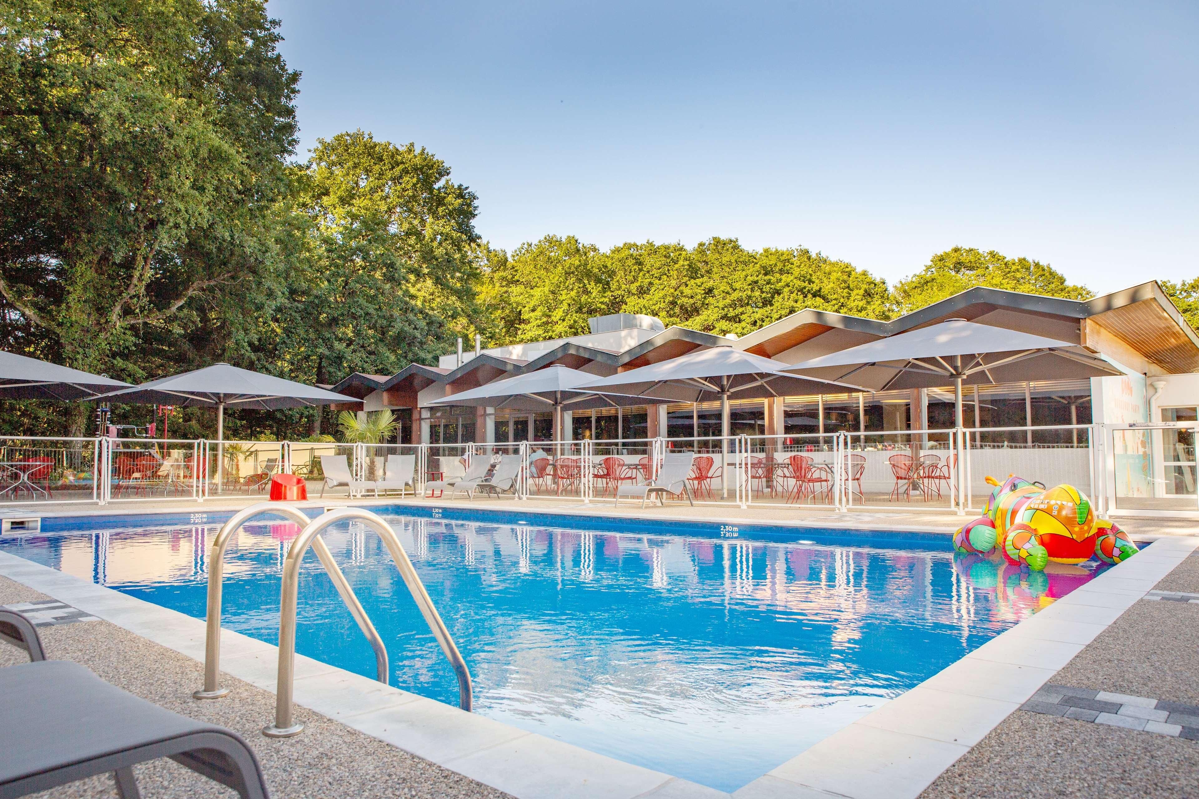 Kyriad Montchanin Le Creusot Exterior foto