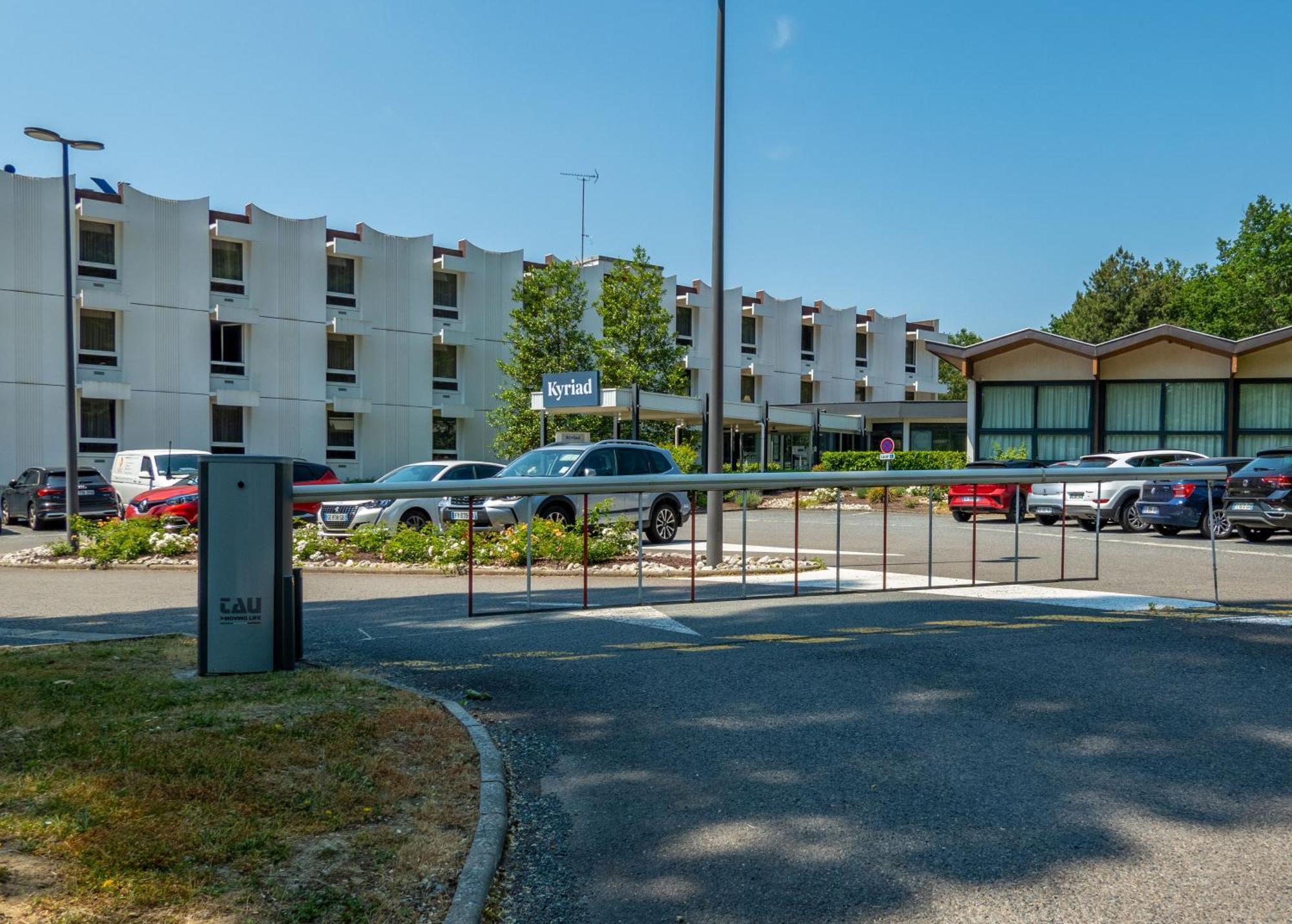 Kyriad Montchanin Le Creusot Exterior foto