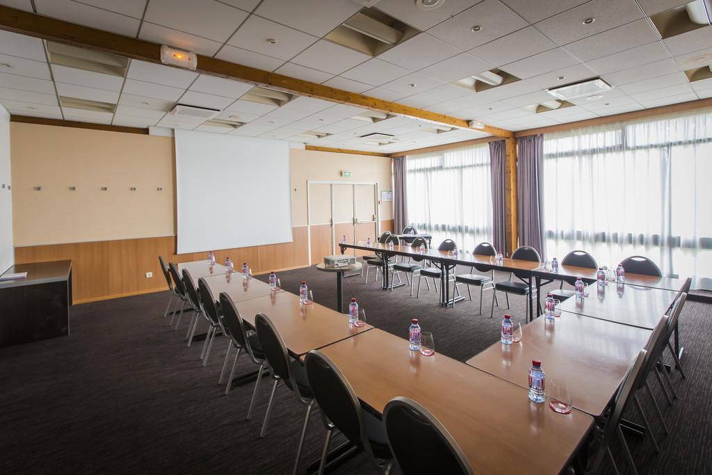 Kyriad Montchanin Le Creusot Exterior foto